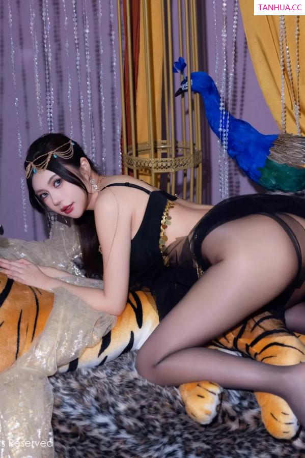 綺裡嘉 绮里嘉 [XiuRen]高清写真图 2025.03.14 No.10018 绮里嘉ula 黑丝美腿第39张图片